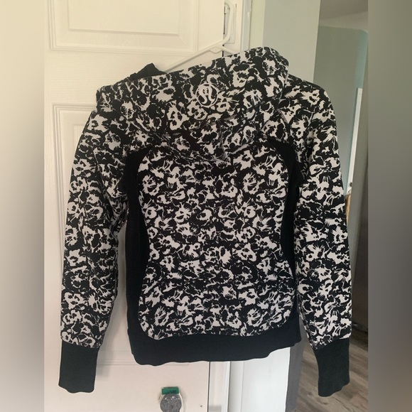 LULULEMON ATHLETICA Hoodie ZipUp jacket. Heavyduty Thick jacket- cold weather!! - Picture 2 of 12